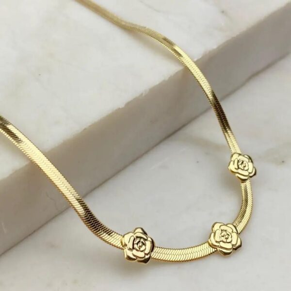 Colar Infantil Malha Fita com Rosas
