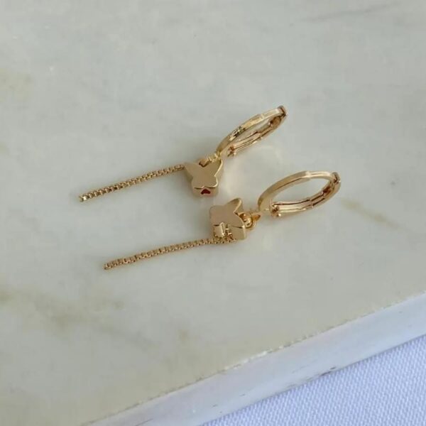ARGOLA PINGENTE BORBOLETA E VENEZIANA PEQUENA
