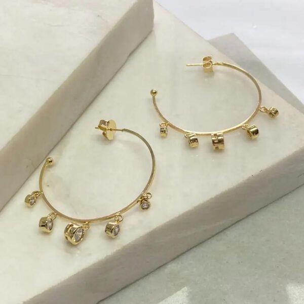 BRINCO ARGOLA E ZIRCONIAS