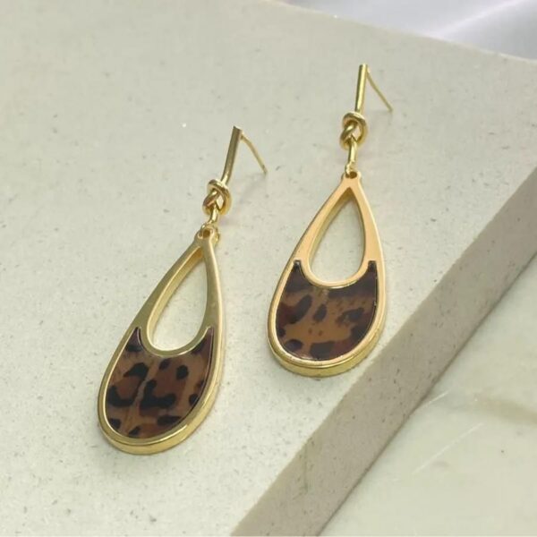BRINCO PINGENTE GOTA ANIMAL PRINT