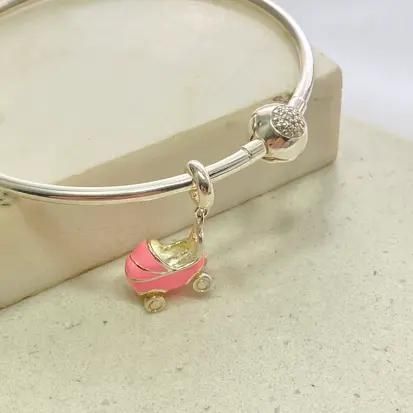 Pingente Berloque Carrinho de Bebê Rosa