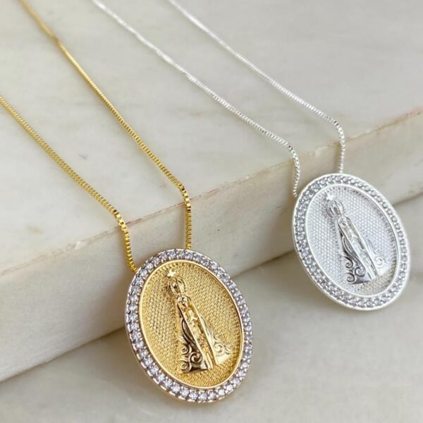 Colar Medalha Oval Nossa Senhora Aparecida com Zircônia e Ródio