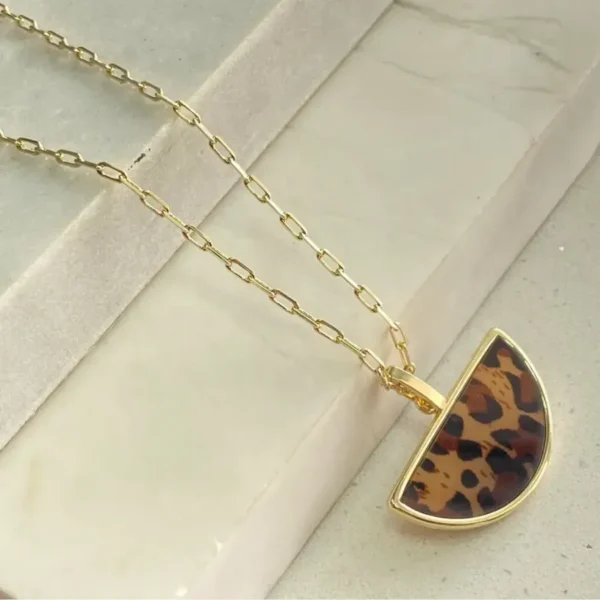 COLAR CARTIER MEIO CIRCULO ANIMAL PRINT