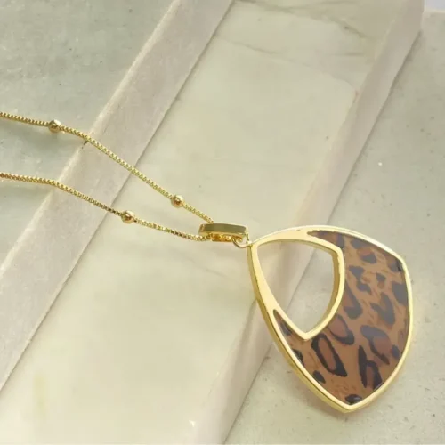 COLAR TRIANGULO ARREDONDADO ANIMAL PRINT
