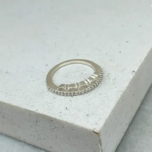 ANEL CRAVEJADO ZIRCÔNIAS DETALHES