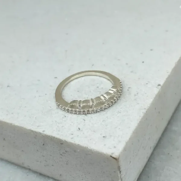 ANEL CRAVEJADO ZIRCÔNIAS DETALHES