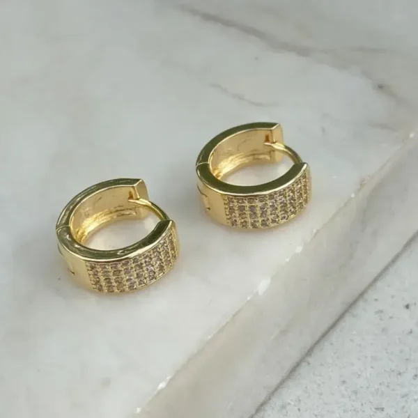 ARGOLA MÉDIA CRAVEJADA ZIRCÔNIA