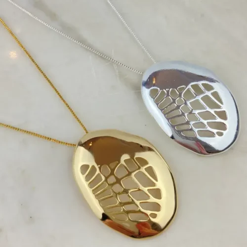 COLAR PINGENTE OVAL LISO TELADO IRREGULAR VAZADO